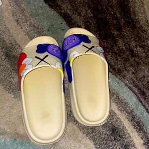 Yezzy slides that are very comfortable